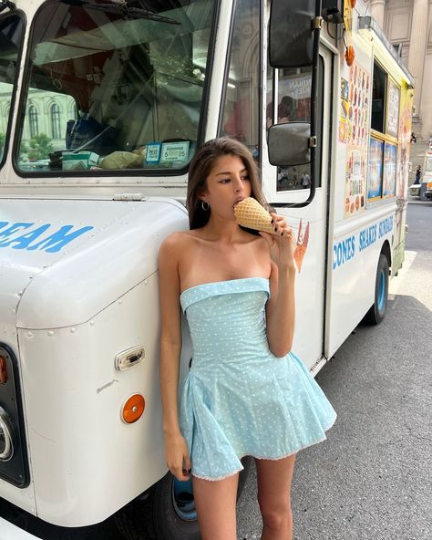 𝓭𝓪𝓻𝓲𝓪𝓷𝓴𝓪 | a sweeeeet new york summer🍦🍦🍭🍭🍭💐💐💝 | Instagram Sweet Birthday Party, New York Summer, Party Mini Dress, Sweet Birthday, Feminine Dress, Strapless Mini Dress, Lace Fashion, Sweet Dress, Sleeveless Mini Dress