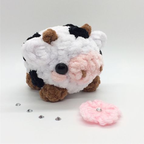 This Crochet cow plush is made with Fluffy yarn and Polyfill stufing! Perfect gift for animal lovers!! Enjoy your mini cow plush! Cute Crochet Cow, Crochet Cow Plush, Aesthetic Patterns, Cow Plush, Crochet Aesthetic, Crochet Cow, Cute Crochet, Stuffed Animal, Free Crochet