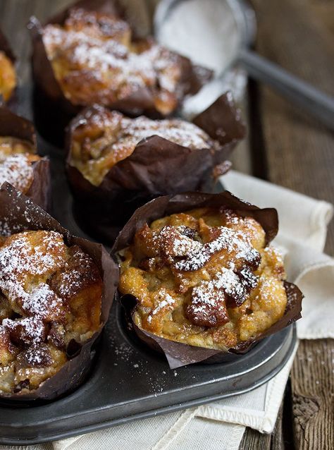 Bread Pudding Muffins - turn your left-over, stale bread in to easy and delicious muffins! Great for breakfast, snacks or even a warm dessert with maple syrup or ice cream. Bread Pudding Muffins, Easy Bread Pudding, Bread Pudding Easy, Warm Desserts, Sweet Breakfast Treats, Muffin Tin Recipes, Muffin Bread, Bread Pudding Recipe, Dessert Candles