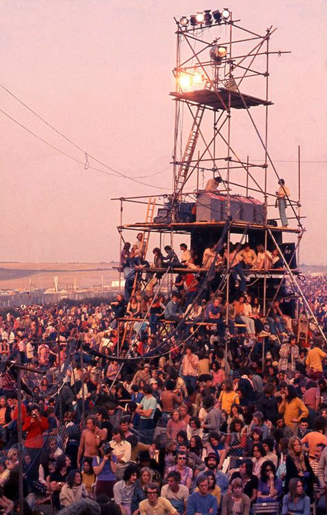 Woodstock Pictures, Music Festival Aesthetic, Woodstock '99, Woodstock Photos, Hippy Vibes, Woodstock Music, Rock History, Isle Of Wight Festival, Festival Aesthetic