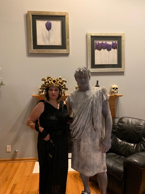 Statue Halloween Costume, Medusa Couple Costume, Statue Costume, Costume Medusa, Medusa Halloween Costume, Halloween Playlist, Medusa Costume, Hot Halloween Outfits, Halloween Props Diy