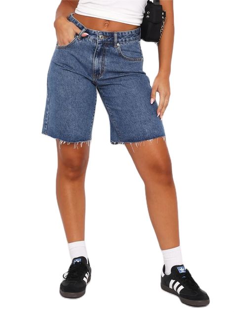 PRICES MAY VARY. Material: Women y2k oversized low rise denim bermuda shorts is made of 65% polyester and 35%cotton, cozy and soft, durable and breathable. It’s a necessary item in your summer closet. Features: Denim bermuda shorts for women, low rise jean shorts y2k, bermuda jean shorts for women trendy, low rise jean shorts for women, bermuda shorts for women jean, mid length jean shorts for women, bermuda denim shorts for women, womens bermuda jean shorts, wide leg bermuda denim shorts for wo Boy Shorts Outfit Women, Summer Jean Shorts, Closet Features, Low Rise Jean Shorts, Long Jean Shorts, Fits Inspiration, Jean Short Outfits, Shorts Y2k, Mid Thigh Shorts