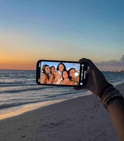 Photos To Recreate At The Beach, Cute Friends Pictures, Pics To Take On Vacation, Pics To Recreate This Summer, Cute Pictures Ideas, Summer Things To Do With Friends, Cute Beach Pictures, Pictures Friends, Friends Pictures