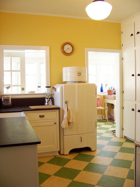 Kitchen with linoleum tile floor and 1936 GE Monitor Top refrigerator. Kitchen Floor Linoleum, 1930s Kitchen, Checkerboard Floor, Vintage Appliances, Linoleum Flooring, Casa Vintage, Yellow Kitchen, Kitchen Floor Tile, Shabby Chic Kitchen