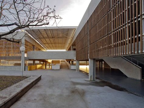 Public School In Votorantin / grupoSP Community School, Concrete Home, Interiors Dream, Education Architecture, School Building, School Architecture, Architecture Project, Contemporary Architecture, Interior Design Trends