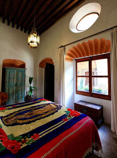 DOWNTOWN 1630 MEXICAN COLONIAL - Houses for Rent in San Miguel de Allende, Guanajuato, Mexico - Airbnb Mexican Style Bedroom, Mexican Room, Spanish Bedroom, Mexico House Ideas, Mexican Bedroom, Mexican Aesthetic, Colonial Modern, Brick Roof, Fairytale House