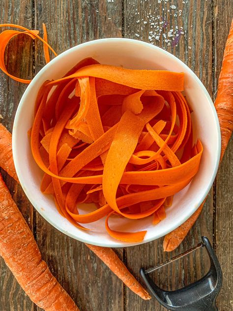 Raw Carrot Salad, Daily Meal Prep, Inflammation Recipes, Yummy Vegetable Recipes, Anti Inflammation Recipes, Cheap Bathroom, Shredded Carrots, Raw Carrots, Healthy Hormones