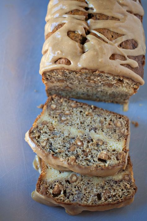 Fluffernutter Banana Bread with Marshmallow Cream Cheese Bread Uses, Banana Bread With Oil, Peanut Butter Glaze, Butter Glaze, Marshmallow Cream, Best Banana Bread, Peanut Butter Chips, Sweet Breads, Healthy Snacks For Diabetics