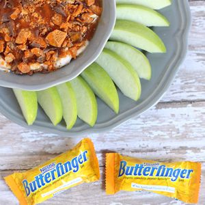 Got leftover Halloween candy? Make this delicious Butterfinger apple dip! So good! Cream Cheese Apple Dip, Easy Thanksgiving Crafts For Kids, Apple Dip Recipe, Butterfinger Candy, Leftover Halloween Candy, Easy Thanksgiving Crafts, Apple Dip, Thanksgiving Crafts For Kids, Dessert Dips