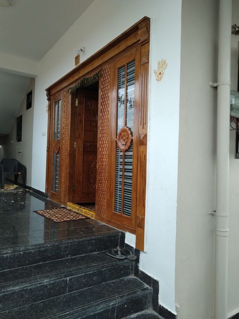 South Indian Main Door Design, Indian Main Door Designs, Door Design Photos, Duplex Design, Dream Mansion, Door Glass Design, Main Door Design, Door Glass, Design Wood