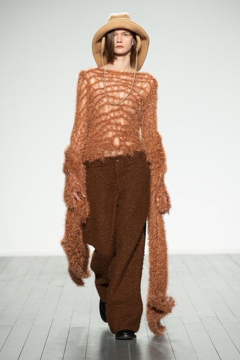 Asai | Ready-to-Wear - Autumn 2019 | Look 24 London Fashion Weeks, Vogue Germany, Knitwear Fashion, Textiles Fashion, Mode Inspo, Dress For Success, Knitwear Design, Fashion Show Collection, Knit Fashion