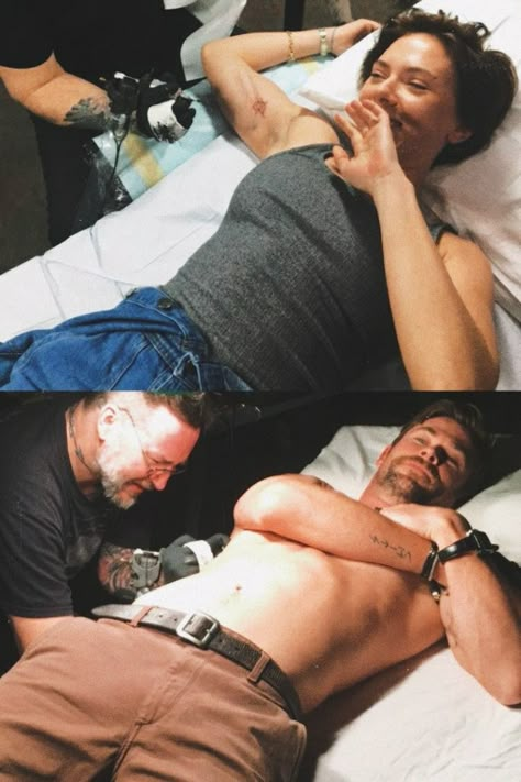 Marvel cast gets matching Avengers tattoo at East Side Ink Tattoo in New York City (2018) - Scarlett Johansson, Chris Hemsworth, Chris Evans, Robert Downey Jr. and Jeremy Renner. Og 6 Avengers Tattoo, Chris Hemsworth Scarlett Johansson, Marvel Cast Together, Chris Evans And Scarlett Johansson 90s, Chris Evans Avengers Tattoo, Avengers Cast Tattoo, Chris Hemsworth And Scarlett Johansson, Cool Marvel Tattoos, Jeremy Renner And Scarlett Johansson