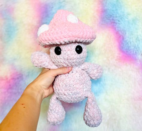 Sew Mushroom, Amigurumi Mushroom, Mushroom Man, Crochet Craft Fair, Felt Eyes, Crochet Kits, Crochet Toys Free, Crochet Mushroom, Bernat Blanket Yarn