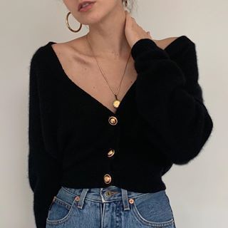 cropped cardigan | pendant necklace outfit | black cropped cardigan | casual jeans outfit Fall Fashion Coats, Vintage Hipster, Look Retro, Mode Boho, Family Photo Outfits, Mode Inspo, 가을 패션, Inspiration Mode, Fashion Mode