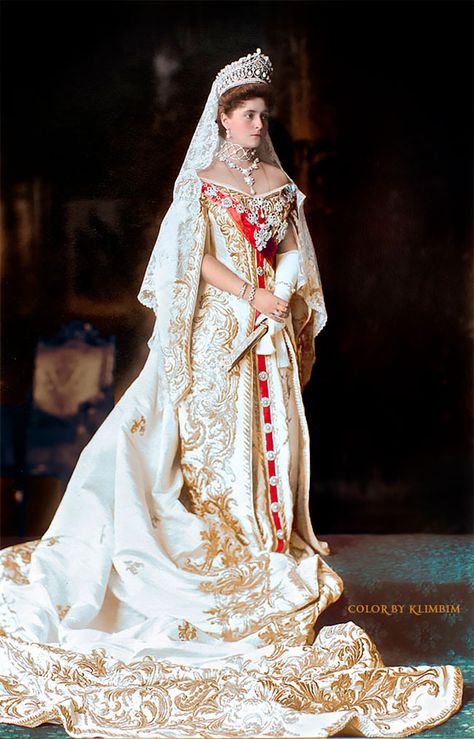 The Color Of Russian History: Beautiful Vintage Colorized Pictures Of The Imperial Russia By Olga Shirnina Russian Royalty Dress, Royal Russian Dress, Russian Wedding Dress, Russian Dress, Russian Royalty, Royalty Dress, Dressed In White, Royalty Fashion, Russian Wedding