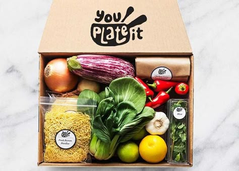 Vegetable Packaging, Blue Apron Recipes, Food Subscription Box, Meal Kit Delivery Service, Healthy Food Delivery, Blue Apron, Meal Delivery Service, Diet Vegetarian, Food Packaging Design