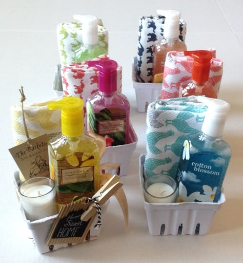 Mini Spa Gift Basket, Christmas Bundles Gifts Basket Ideas, Laundry Detergent Gift Basket Ideas, Gift Basket Ideas Business, Small Gift Baskets For Women, Tiny Gift Basket Ideas, Tumbler Basket Ideas, Cheap Housewarming Gifts, Bath And Body Work Gift Basket Ideas