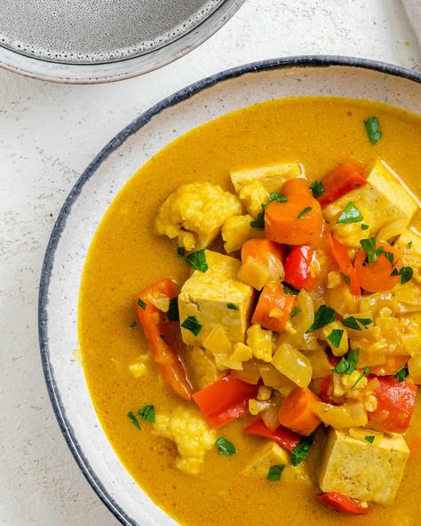 Pumpkin Curry Recipe, Plant Based On A Budget, Tofu Curry, Plant Based Recipes Dinner, Vegan Pumpkin Recipes, Pumpkin Curry, Homemade Pumpkin Puree, Toasted Pumpkin Seeds, Curry Spices