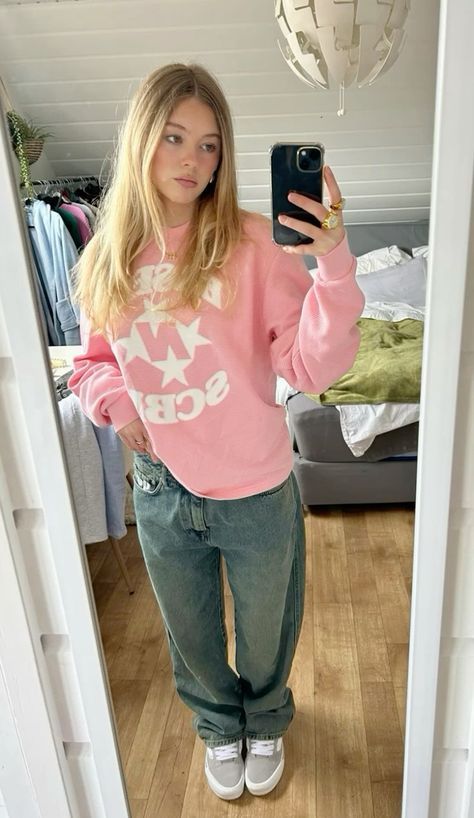 Pink Jumper Outfit, Long Sleeve Shirt Outfits, Jumper Outfit, Spring Outfit Ideas, Simple Fits, Pink Fits, Sweater Jumper, Winter Fits, Cute Everyday Outfits