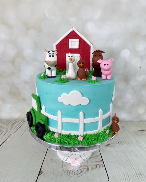 Old Mcdonald Birthday Cake, Farm Animal Cakes For Kids, Old Mcdonald Cake, Old Macdonald Birthday, Old Mcdonald Had A Farm, Old Mcdonald, Farm Cake, 2 Birthday Cake, Fondant Animals