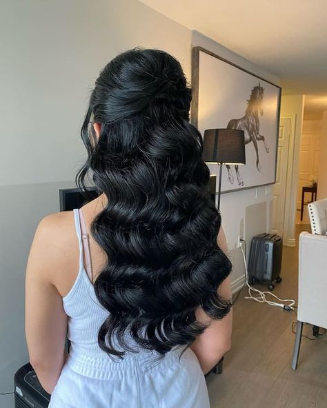 30 Short & Chic Half Up Half Down Wedding Hair Styles! - Glamour Corner Wedding Hairstyles Arab, Down Wedding Hair Styles, Arabic Hairstyles, Half Up Bridal Hair, Up Bridal Hair, Half Up Half Down Wedding Hair, Wedding Hair Ideas, Event Hairstyles, Hollywood Curls