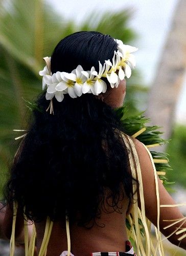 Island girl. Polynesian Hair, Island Flowers, Cook Island, Polynesian Islands, Flower Lei, Island Wedding, Hair Reference, Island Girl, Island Weddings