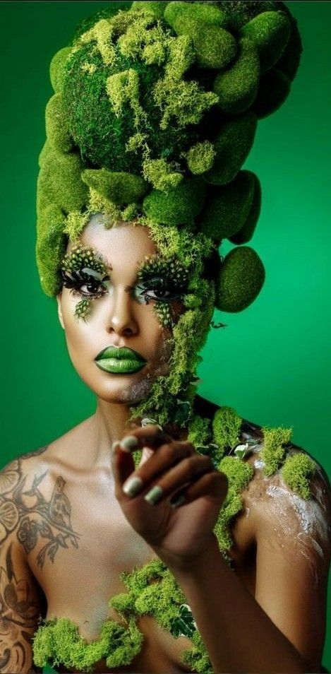 Mother Nature Costume Makeup, Mother Nature Costume, Avant Garde Hair, Dark Beauty Magazine, Nature Goddess, Theme Nature, Nature Photoshoot, Green Makeup, Creative Makeup Looks