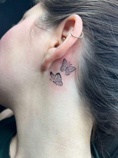 35 Unique Behind the Ear Tattoo Ideas to Inspire You Tattoo Behind Ears, Butterfly Tattoo Behind Ear, Behind The Ear Tattoos, Behind The Ear Tattoo Ideas, Ear Ideas, Tattoo Baby, Behind The Ear Tattoo, Unique Butterfly Tattoos, Tattoo Behind Ear