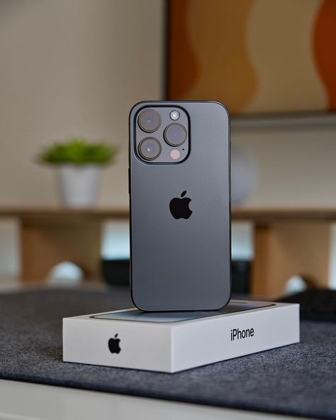 « Let's give some more shots to this iPhone 14 Pro
in the new black color, and focusing on that back. #appleaddicts #iphone14pro #dynamicisland #notch
#iphone14 #iphone14promax #iphoneunboxing
#unboxingiphone14pro #reelitfeelit #appleproduct
#ios16 #appleproducts #iphone14series #apple
#techaddict #iphoneonly #iphonephotography Amazon Phone Cases, Iphone Lifestyle, Iphone Store, All Apple Products, Iphone Life, Iphone Obsession, White Iphone, Money And Happiness, Clear Iphone Case