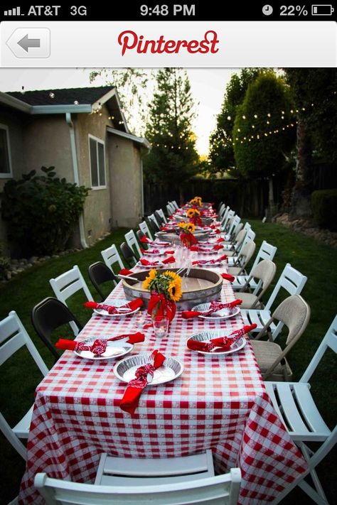 Shrimp boil rehearsal - I like the red with sunflowers Crab Boil Recipes, Recipes Corn, Boil Recipes, Country Boil, Low Country Boil, Lobster Dinner, Seafood Boil Recipes, Grilling Tips, Seafood Boil