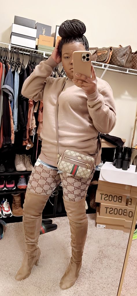 Pairing a pair of Gucci leggings and crossbody added a taste of luxury to this outfit. Gucci Leggings Outfit, Gucci Leggings, Plus Size Fall Outfits Casual, Plus Size Fall Outfit, Baddie Fits, Plus Size Fall, Gucci Outfits, Gucci Crossbody, Leggings Outfit