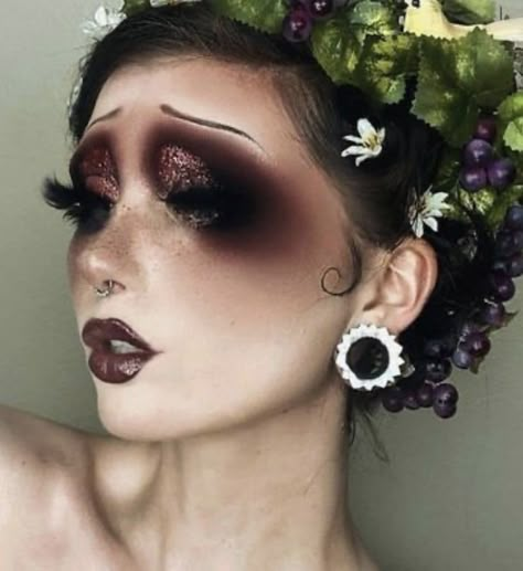 Cute Sfx Makeup Ideas, 1920s Goth, Avant Garde Makeup Dark, Gothic Drag Makeup, Spooky Drag Makeup, Pink Avant Garde Makeup, Purple Avant Garde Makeup, Funky Makeup, Drag Queen Makeup