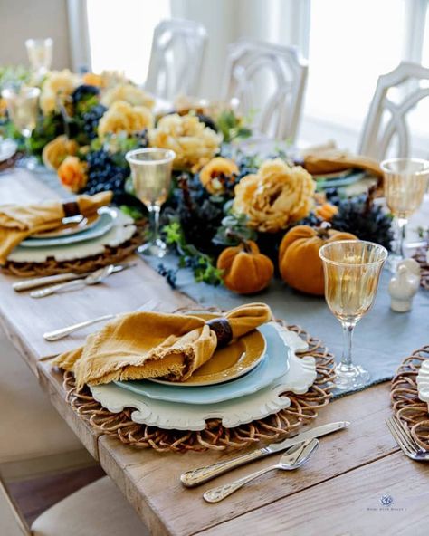 Looking for thanksgiving table decor that is both elegant and festive? Get inspired by my light blue and mustard yellow tablescape here. Blue Thanksgiving Table, Thanksgiving Table Settings Elegant, Thanksgiving Dining Table, Elegant Thanksgiving Table, Blue Thanksgiving, Thanksgiving Centerpieces Diy, Thanksgiving Dining, Easy Diy Thanksgiving, Thanksgiving Table Decor