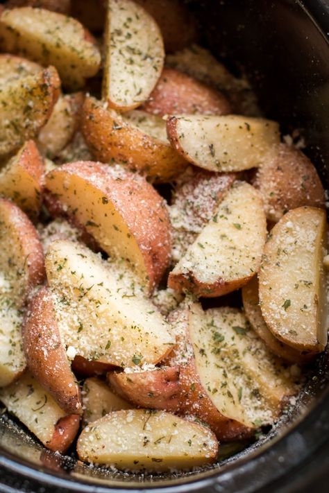 Slow Cooker Garlic Parmesan Potatoes Slow Cooker Garlic Parmesan Potatoes, Garlic Parmesan Potatoes, Pot Recipes Healthy, Parmesan Potatoes, Pot Recipes Easy, Crockpot Recipes Beef, Crockpot Dishes, Crock Pot Slow Cooker, Think Food