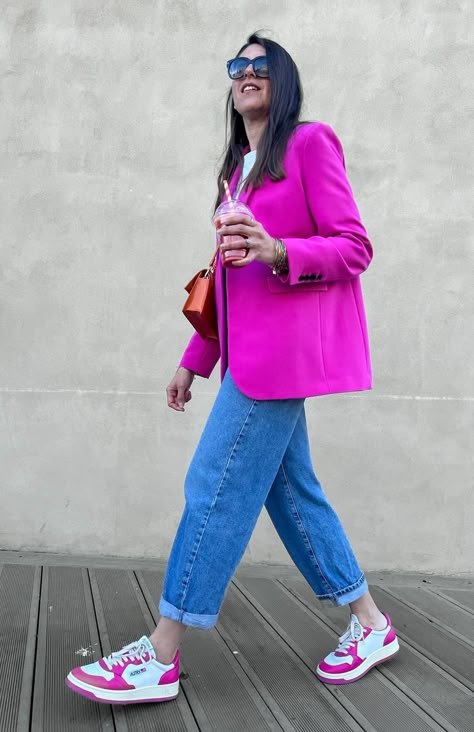 Hot Pink Jacket Outfit Classy, Rose Blazer Outfit, Dress And Blazer Outfit, Pink Jacket Outfit, Sneakers Outfit Work, Outfit Informal, Casual Oufits, Blazer Outfits Casual, Look Rose