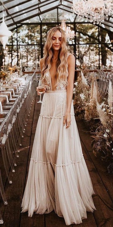 Chic Bridal Dress, Boho Style Wedding Dress, Wedding Dress Gallery, Boho Styl, Wedding Silhouette, Boho Style Wedding, Rustic Wedding Dresses, Bohemian Wedding Dress, Bohemian Wedding Dresses