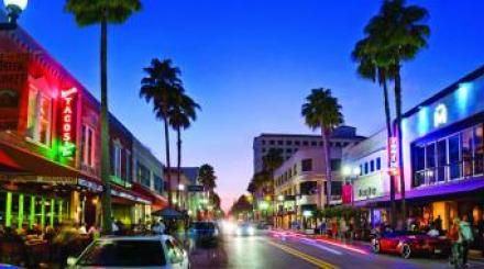 West Palm Beach at Night Downtown West Palm Beach, Beaches Film, West Palm Beach Florida, Florida Lifestyle, Visit Florida, Palm Beach Florida, Palm Beach County, Beach Gardens, Consignment Shops