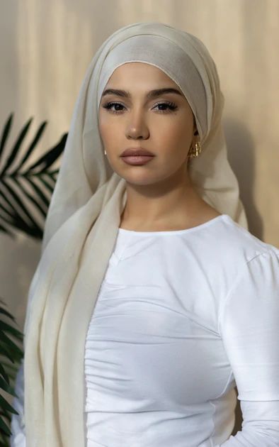 Christian Veils, Hijab Style Tutorial, Hair Wrap Scarf, Mode Turban, Hair Scarf Styles, Head Scarf Styles, Hijab Scarf, Creative Hairstyles, How To Wear Scarves