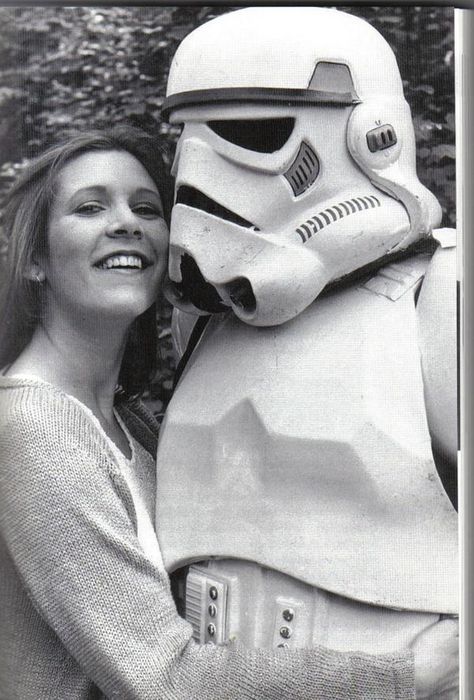 Carrie Fisher Princess Leia, Star Wars Behind The Scenes, Photos Rares, Star Wars Cast, Star Wars Film, Storm Trooper, The Empire Strikes Back, Star Wars Pictures, Carrie Fisher