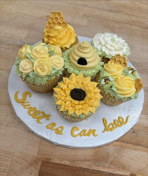 Sweet as can bee🐝 @peddlersvillage cupcake entry this year!🤍💛 #cupcakes #bee #buttercreamart #springvibes #glitter #honeycomb Bumble Bee Cupcakes, Bee Cupcakes, Sweet As Can Bee, Baby Cupcake, Bumble Bee Baby Shower, Shower Desserts, Cream Art, Baby Shower Desserts, Giant Cupcakes