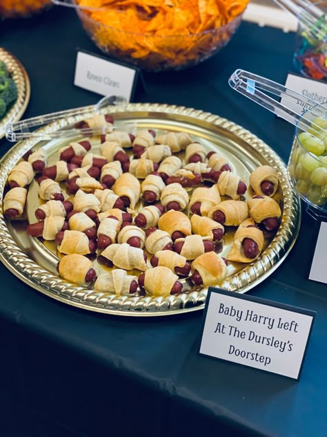 Easy Harry Potter Food Party Ideas, Harry Potter Cooking Ideas, Harry Potter Pigs In A Blanket, Harry Potter Themed Finger Foods, Harry Potter Sorcerers Stone Snacks, Harry Potter Party Desserts, Halloween Party Harry Potter, Harry Potter Theme Snacks Food Ideas, Food For Harry Potter Party