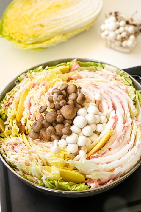 Mille Feuille Nabe (Japanese Hot Pot) - One Happy Bite Mille Fuelle Nabe, Mille Feuille Nabe Recipe, Japanese Recipes Traditional, Mille Feuille Nabe, Mille Feuille Recipe, Japanese Dinner Recipes, Nabe Recipe, Korean Hot Pot, Japanese Hot Pot