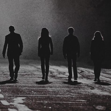 Vigilante Group Aesthetic, Group Of Assassins, Dystopian Main Character Aesthetic, Dark Character Inspiration, 4 Aesthetic Friends, Dystopian Couple Aesthetic, Ya Dystopian Aesthetic, Dystopian Boy Aesthetic, Fantasy Friends Aesthetic