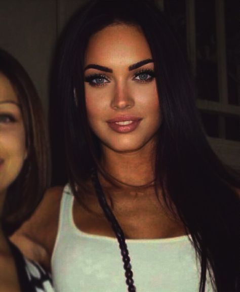 Maneater Beauty, Brunette Celebs, Maneater Makeup, Siren Face, Maneater Aesthetic, Siren Beauty, Megan Fox Makeup, Megan Fox Hair, Megan Fox Style