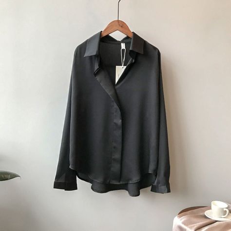 Casual Blouse Women, Blouse Ideas, V Neck Shirts, Clothes Korean Style, Vintage Blouse, Blouse Material, Satin Shirt, Solid Color Shirt, Satin Blouse