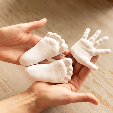 Sweet Memories Life Casting CO Newborn Keepsake Ideas, Newborn Crafts, Baby Imprint, Vom Avea Un Copil, Baby Handprint Crafts, Happy Hallothanksmas, Baby Keepsakes, Baby Footprint, Baby Handprint