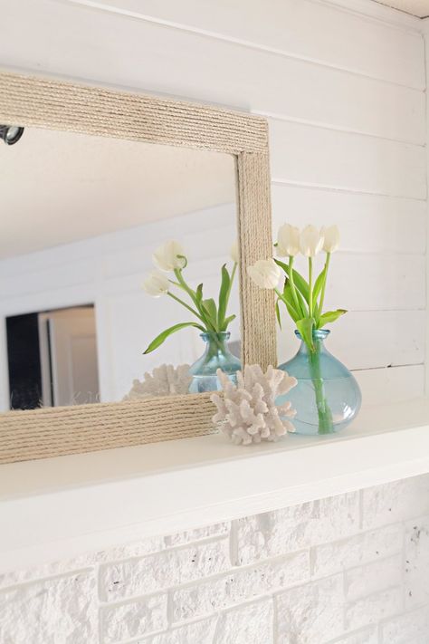 Diy Mirror Frame Square, Diy Rope Mirror Frame, Macrame Square Mirror, Jute Mirror Diy, Diy Square Mirror Frame Ideas, Nautical Mirror Diy, Square Mirror Wall Decor Diy, Diy Square Mirror, Mirror Redo Diy