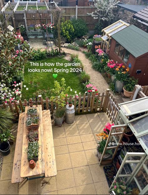 Autumn Gardening Uk, Wide Garden Design Layout, Cottage Core Backyard, Small Back Garden, Garden Remodel, Gardens Aesthetic, Shared Garden, Small Garden Plans, Cottagecore Garden