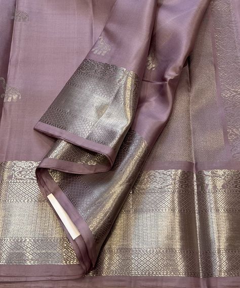 Mauve Kanchipuram Saree, Mauve Saree Contrast Blouse, Kanjipuram Silk Sarees, Kanchipuram Silk Saree Wedding, Kancheepuram Silk Saree, Saree Color Combinations, Fashion Design Classes, Bridal Sarees South Indian, Simple Saree Designs