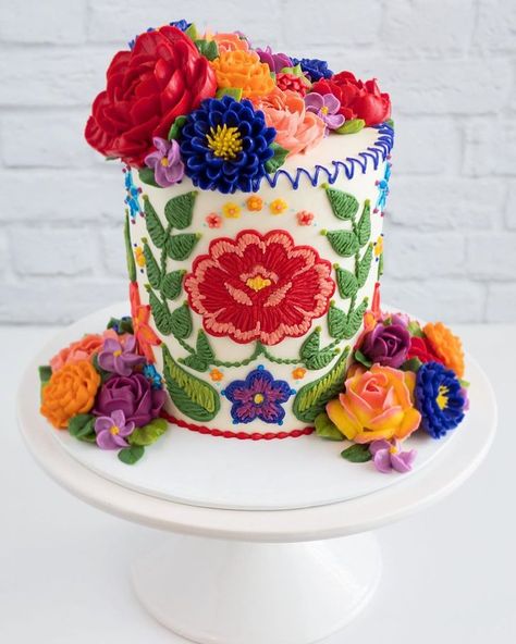 Mexican Cake, Mexican Birthday Parties, Fiesta Cake, Mexican Birthday, Torte Cupcake, Mexican Party Theme, Mexican Party, Floral Cake, Varanasi